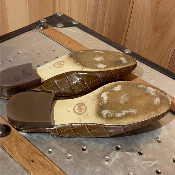MICHAEL KORS brown croc embossed MULES SIZE 6 - Picture 4 of 4